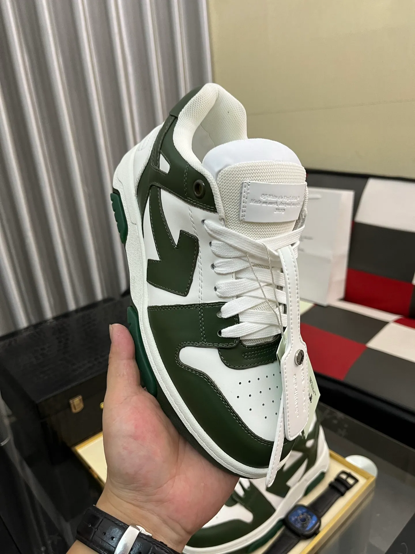 Men's shoes 💰600⌚️⌚️ OFF-White C/O VirGil Abloh fashionable and versatile casual shoes. Exclusive first release of the new model. Made of environmentally friendly cowhide leather and mesh fabric upper material. The insole is embedded with foam cushioning EVA material. The correct midsole is equipped with EVA lightweight cushioning. External tooth nail rubber outsole. The correct accessories can be customized simultaneously. Women's model: 35-40 Men's model: 39-45